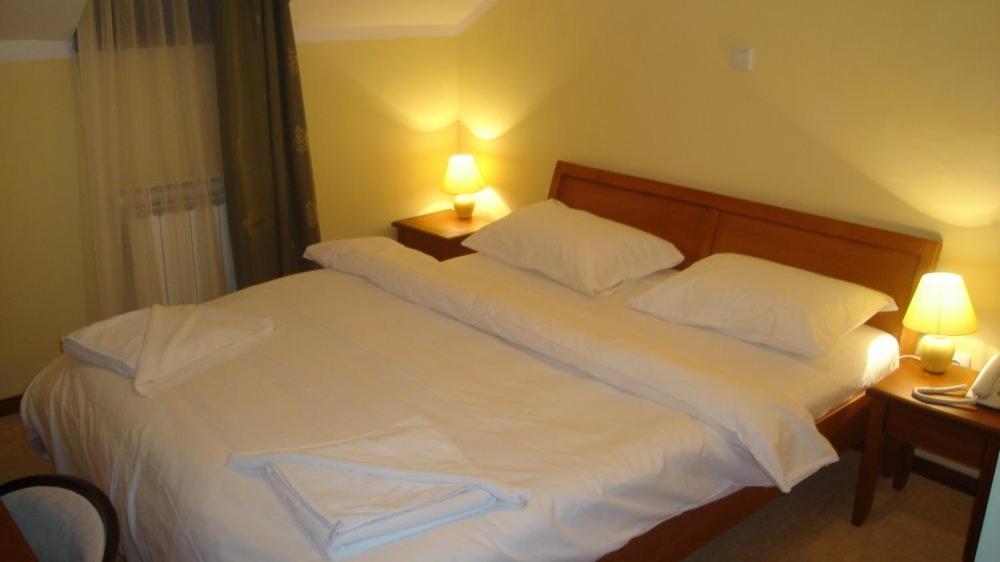 Hotel Vila Sunce Stara Pazova Exterior foto