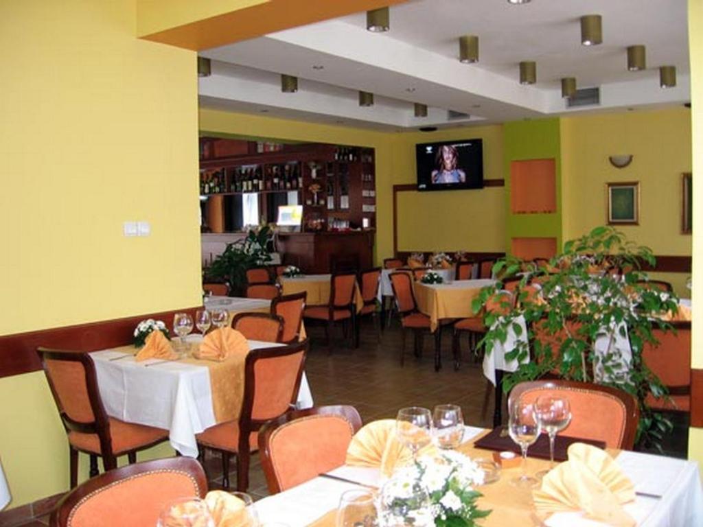 Hotel Vila Sunce Stara Pazova Exterior foto