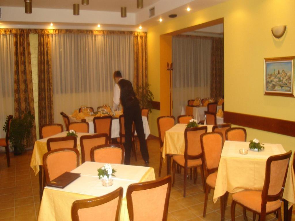 Hotel Vila Sunce Stara Pazova Exterior foto